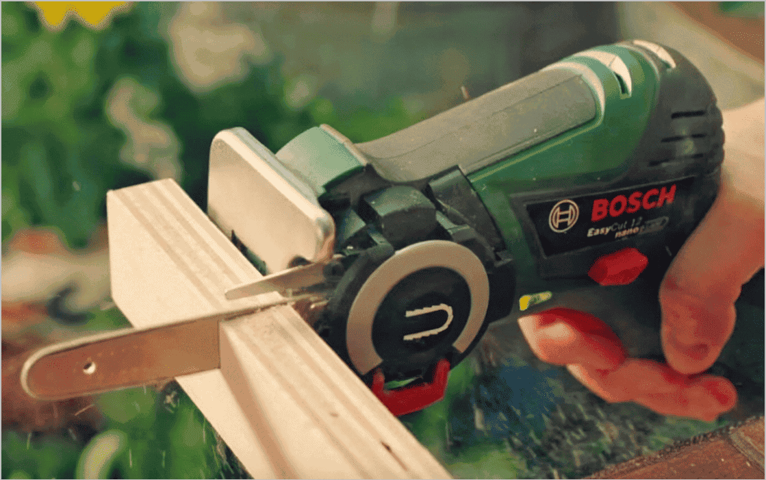 Bosh Mini Chainsaw cutting